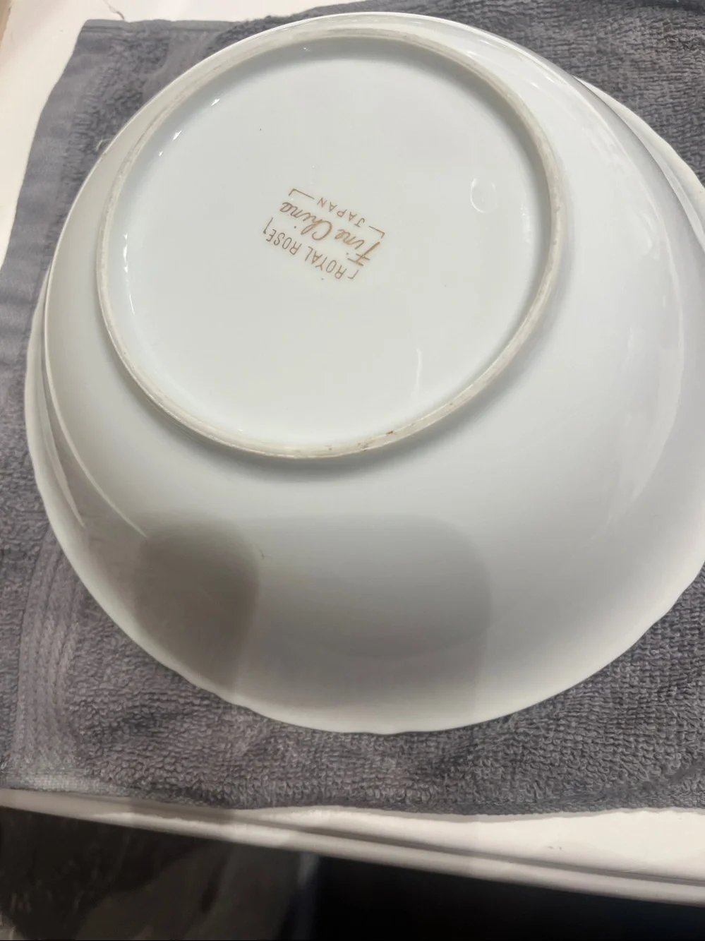ROYAL ROSE Classic White Porcelain Serving Bowl with Pink Rose Motif